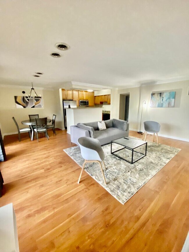 Building Photo - 2624 Redcoat Dr