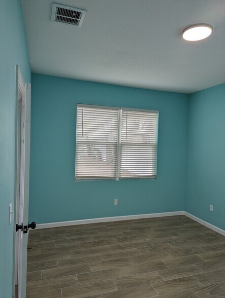 Building Photo - 2010 Seminole Blvd S