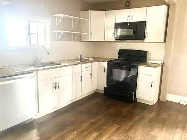 Building Photo - Corner Lot - Remodeled