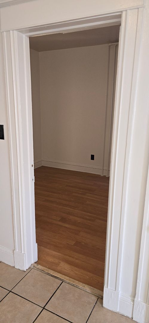 Building Photo - Large remodeled 4 bedroom with off street parking available**FREE MONTH OF RENT TO ANYONE WHO SIG...