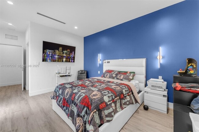 Building Photo - 3048 SW 18th St