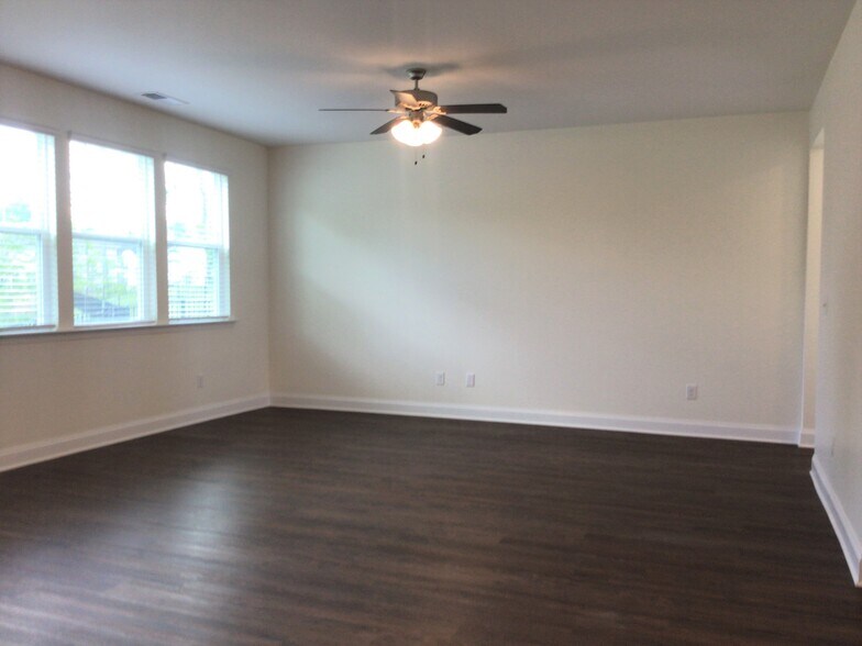 Building Photo - 14111 Singing Creek Ln