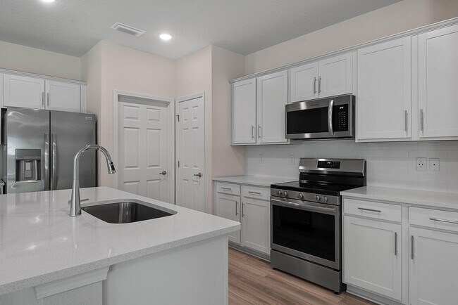 Building Photo - 46 Poplar Dr