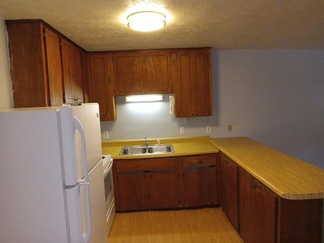 Building Photo - WCU Student 2 Bedroom 2 Bath Townhouse 1 mile from WCU Campus $1200