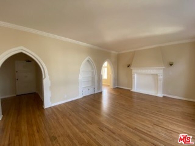 Building Photo - 1750 N Serrano Ave