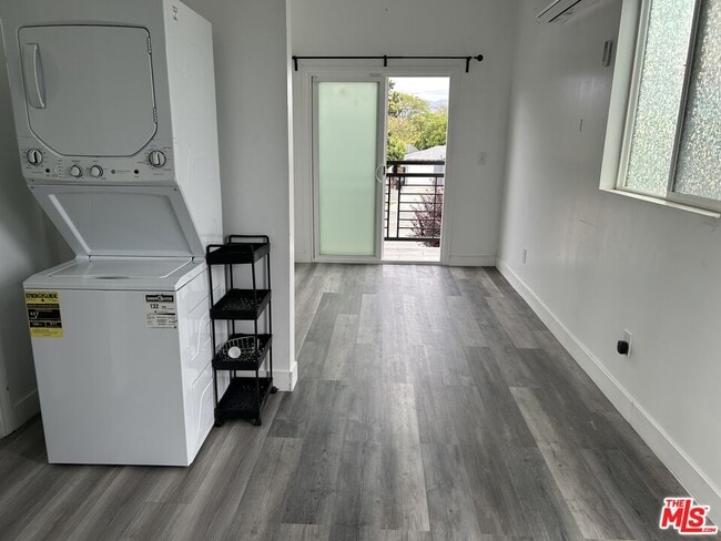 Building Photo - 5441 N Clybourn Ave