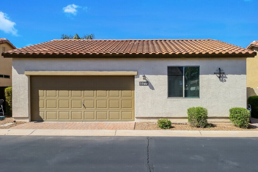 Building Photo - 4415 E Woodside Way