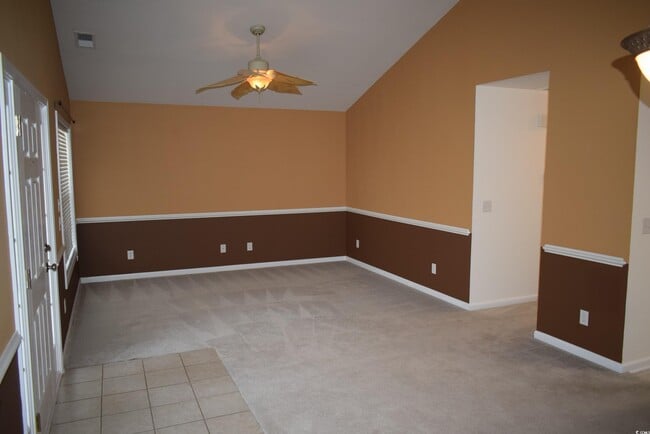 Building Photo - 201 Vesta Dr