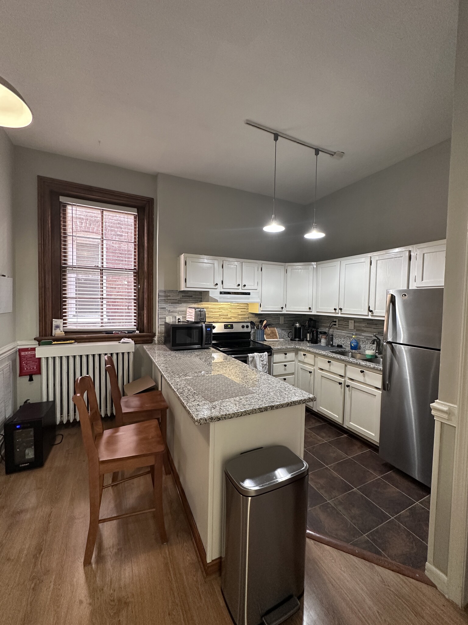 Granite and tiled kitchen - 2329 W Grace St