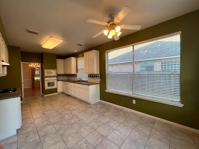 Building Photo - 2339 Plantation Bend Dr