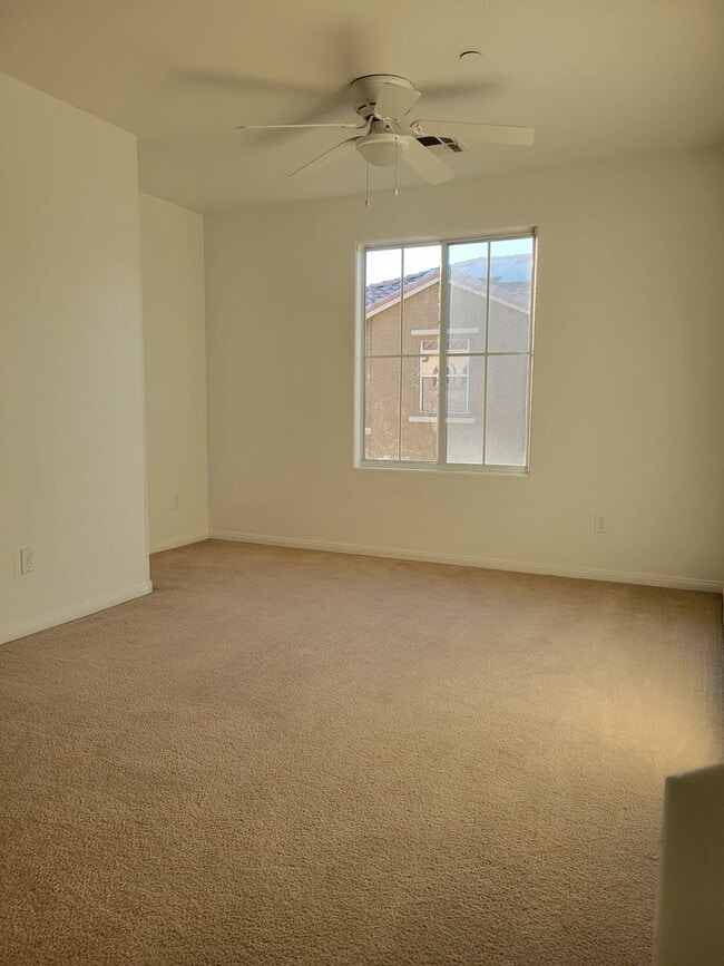 Building Photo - Stunning 3-story corner home in the NW 3 bed 3.5bath