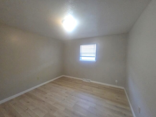 Building Photo - 2034 S Barcliff Ave