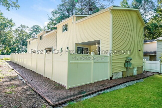 Building Photo - 7405 Leesville Rd
