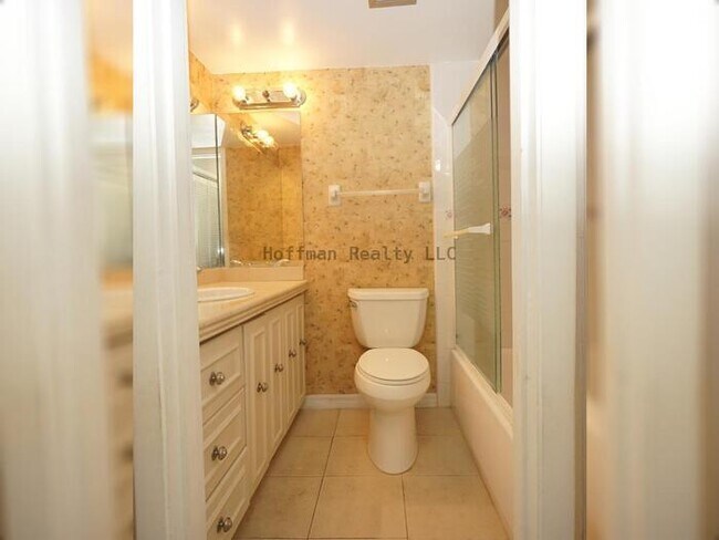 Building Photo - Luxury South Tampa Condo on Bayshore Blvd