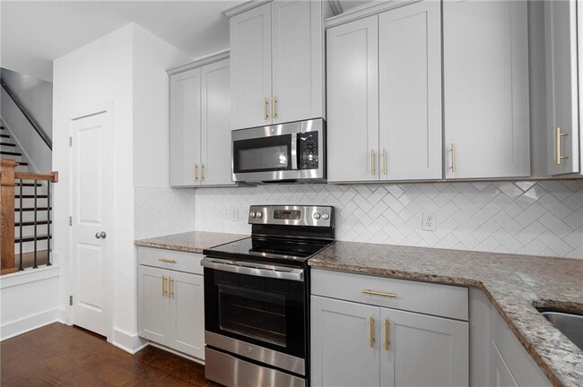 Building Photo - 1821 Edgehill Dr