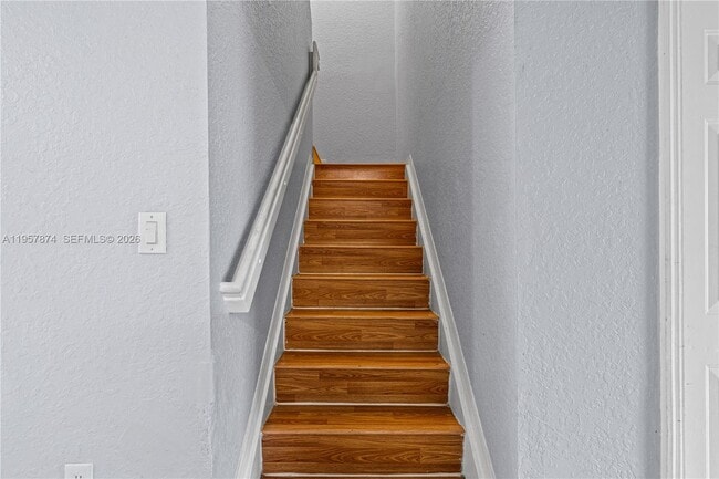 Building Photo - 865 SW 6th Ct