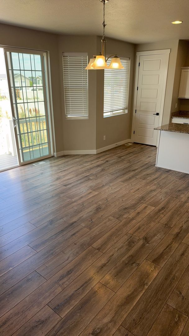 Building Photo - 5 Bedroom/3 Bathroom Harrisville!