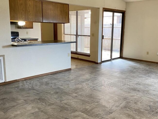 Building Photo - 2820 SE 55th St