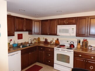 Building Photo - 502 Cortland Dr E