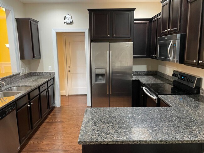 Building Photo - Beautiful 3 bedroom/2 bath home with sunroom and finished room over garage!