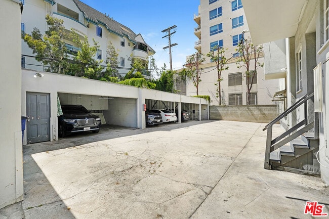 Building Photo - 1443 Hayworth Ave