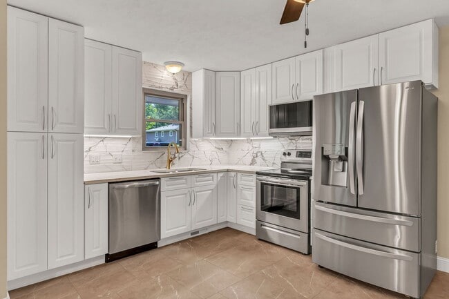 Building Photo - Italian Estates Property Management