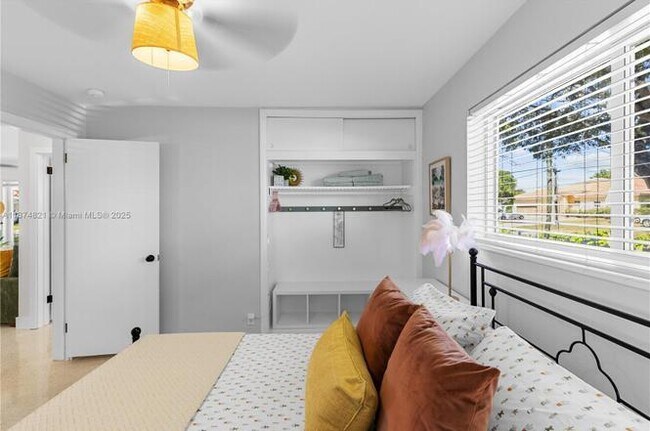 Building Photo - 1116 SE 13th Ct