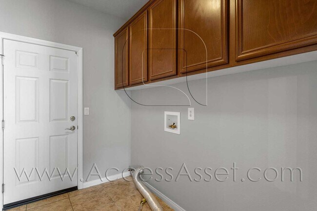 Building Photo - Spacious 4 Bed + Loft Home with 3-Car Garage in Lake Elsinore