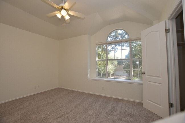 Building Photo - 4BR Cat Hollow Rental | Fenced Yard | Round Rock ISD