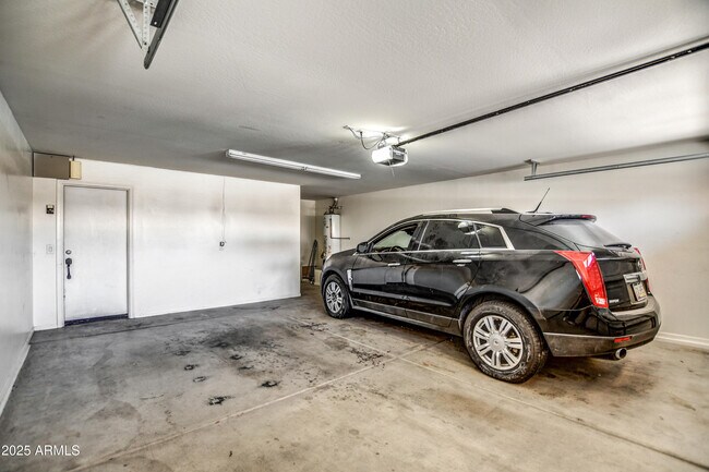 Building Photo - 40437 W Robbins Dr