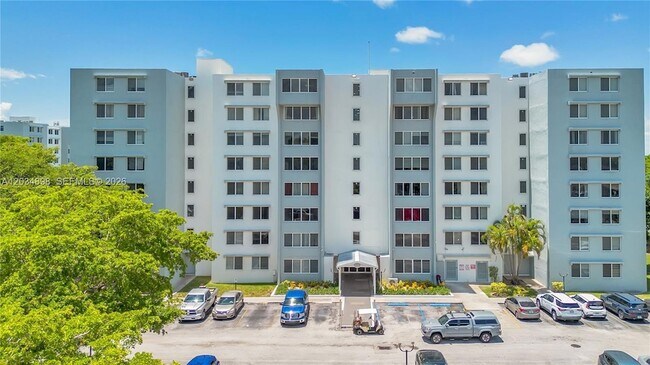 Building Photo - 9001 SW 77th Ave