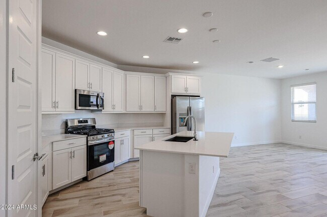 Building Photo - 7682 W Jackrabbit Ln