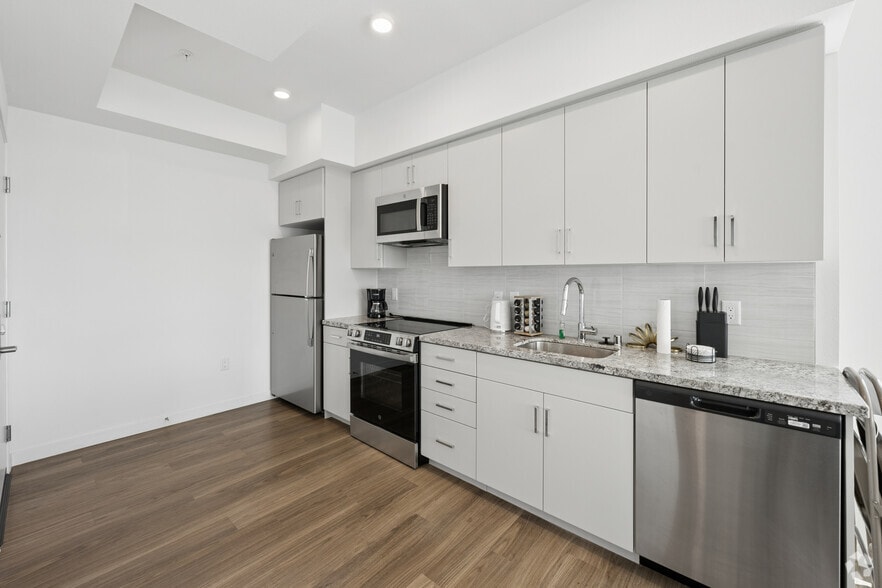1BR, 1BA - 714SF - Kitchen - Northridge Nexus Apartments