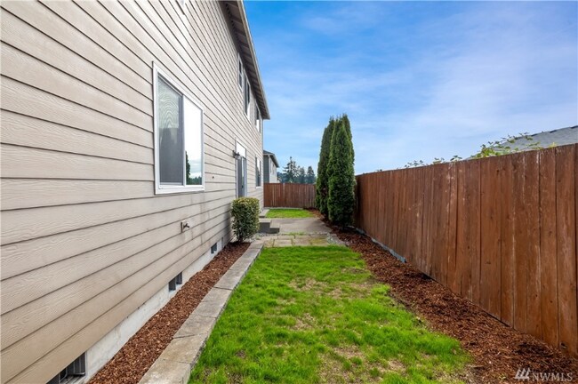 Building Photo - 1548 Farina Lp SE