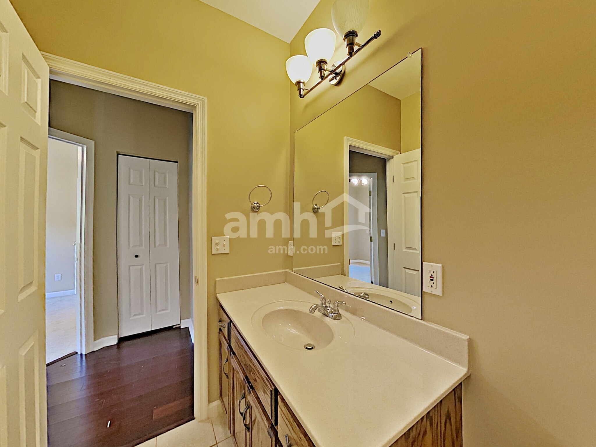 Building Photo - 1001 High Ridge Dr N