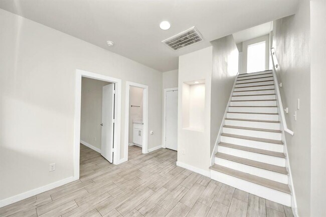 Building Photo - 4228 Bellfort Ave
