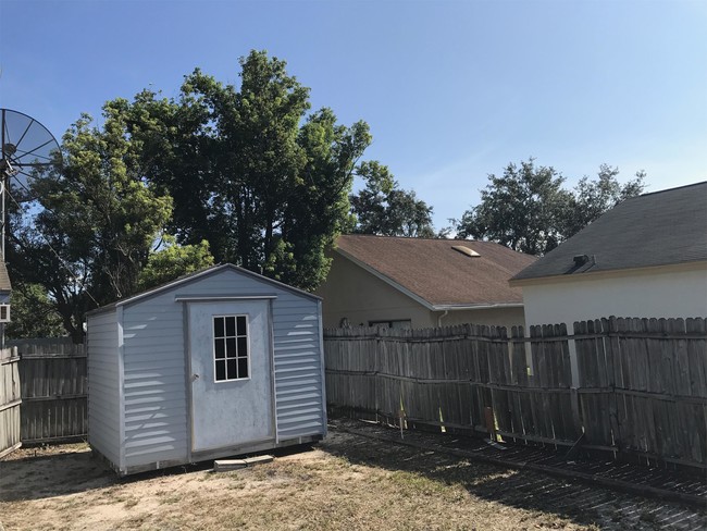 Building Photo - 1939 Sheeler Oaks Dr