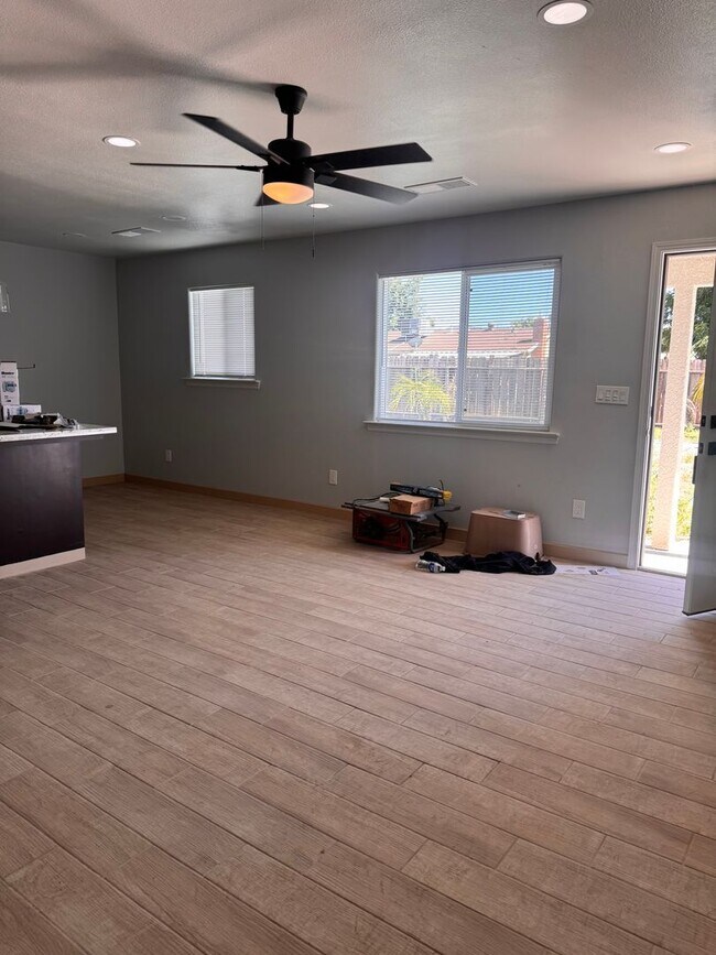 Building Photo - Newly Remodeled 2 Bedroom, 2 Bath Back House