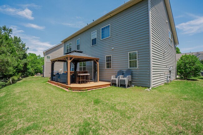Building Photo - 4 Bedroom Home in the Village at Rolesville