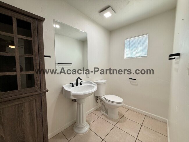 Building Photo - Three Bedroom Home