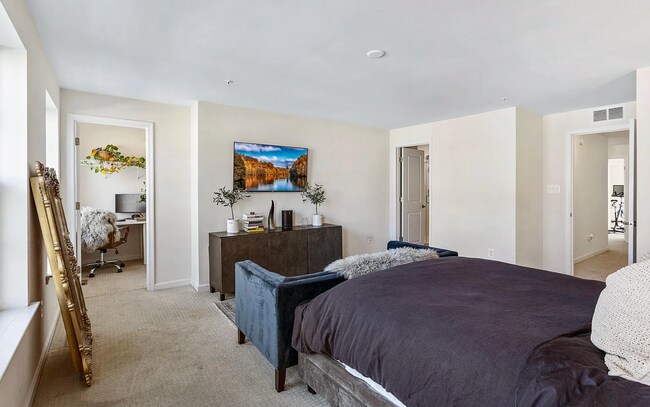 Building Photo - 6907 Stoddert Ln