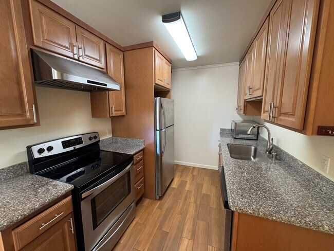 Building Photo - 939