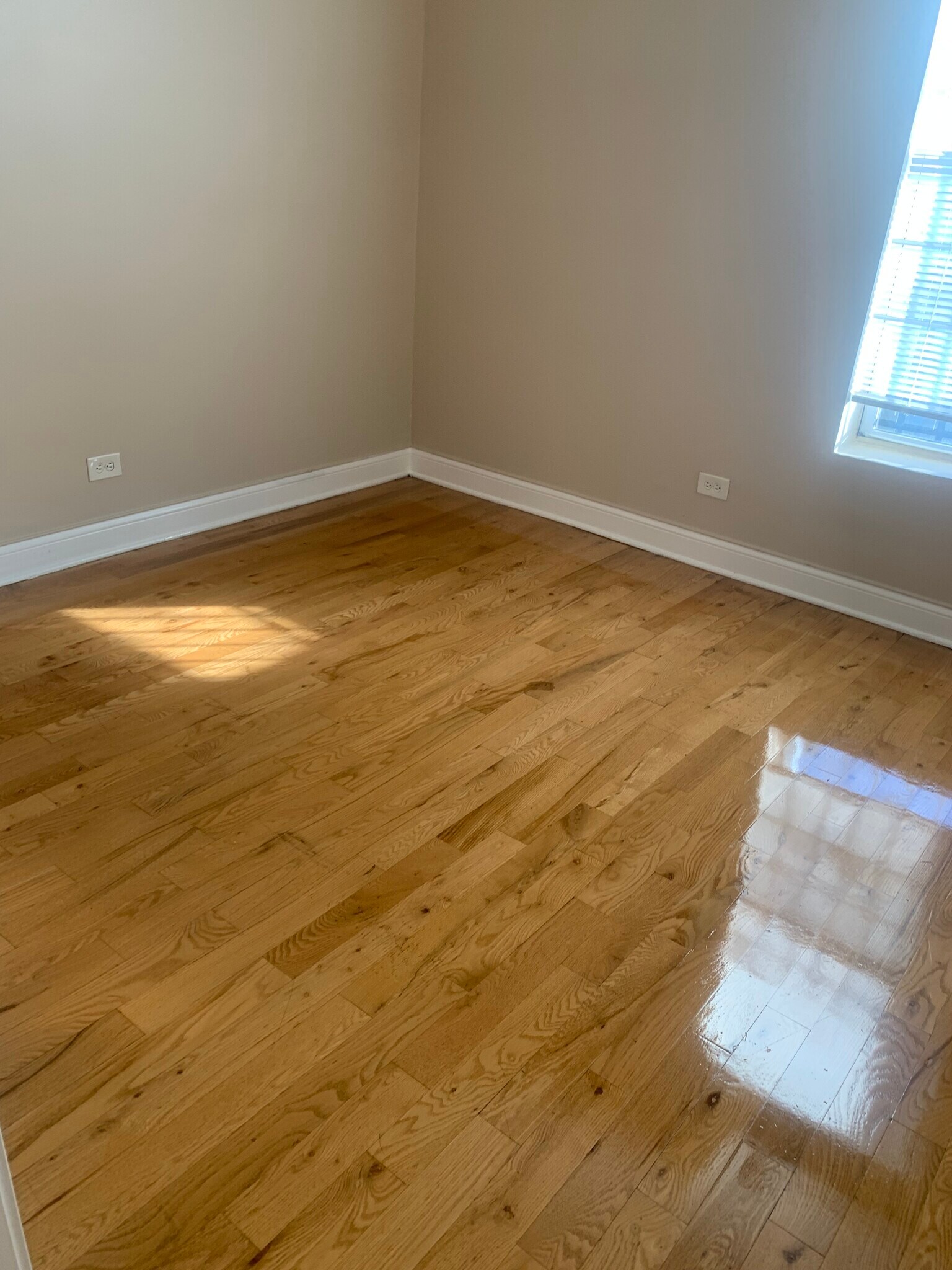 Building Photo - 6507 S Ingleside Ave