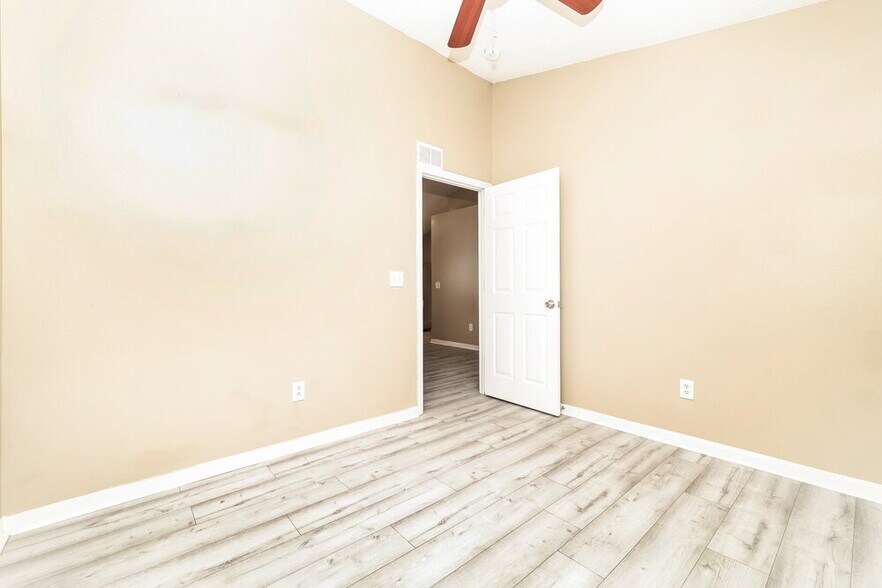 Building Photo - 6719 Summer Cove Dr