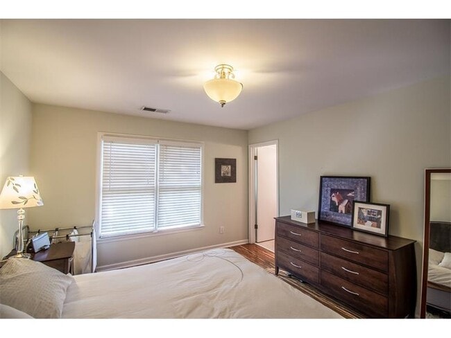 Building Photo - 1516 Howell Mill Rd NW