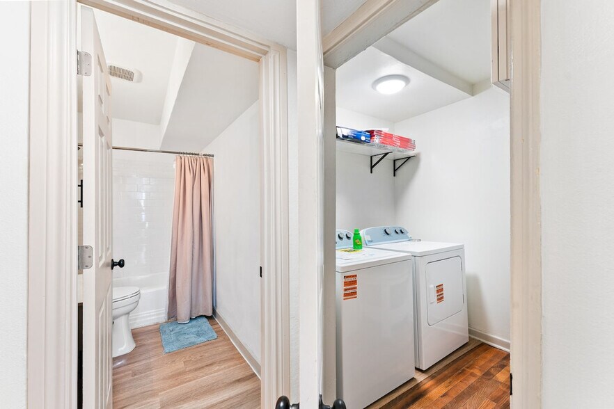 Building Photo - 4317 Amherst Dr