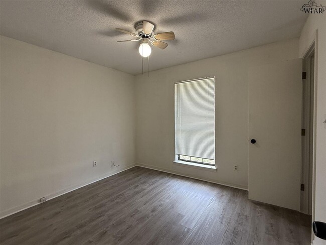 Building Photo - 5307 Hooper Dr