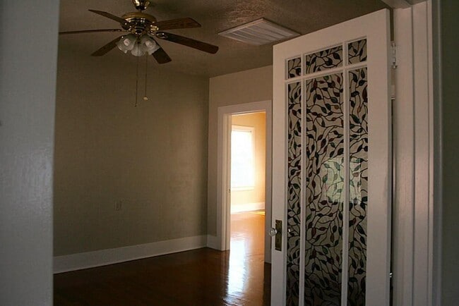 Building Photo - 412 W Polk St