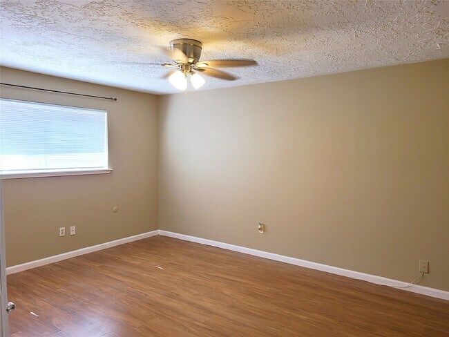 Building Photo - 12519 Hunting Brook Dr