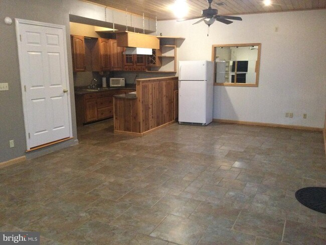Building Photo - 95 Hicks Dr